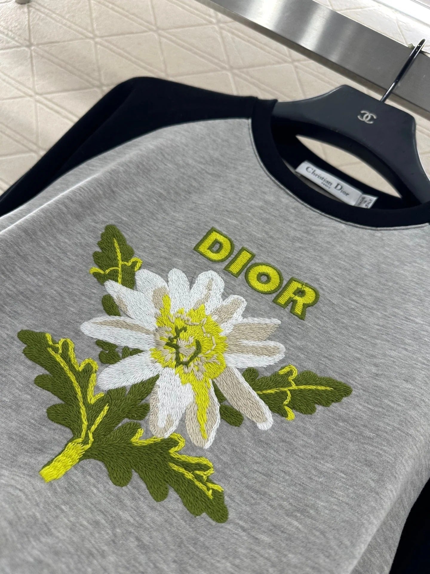 DIOR