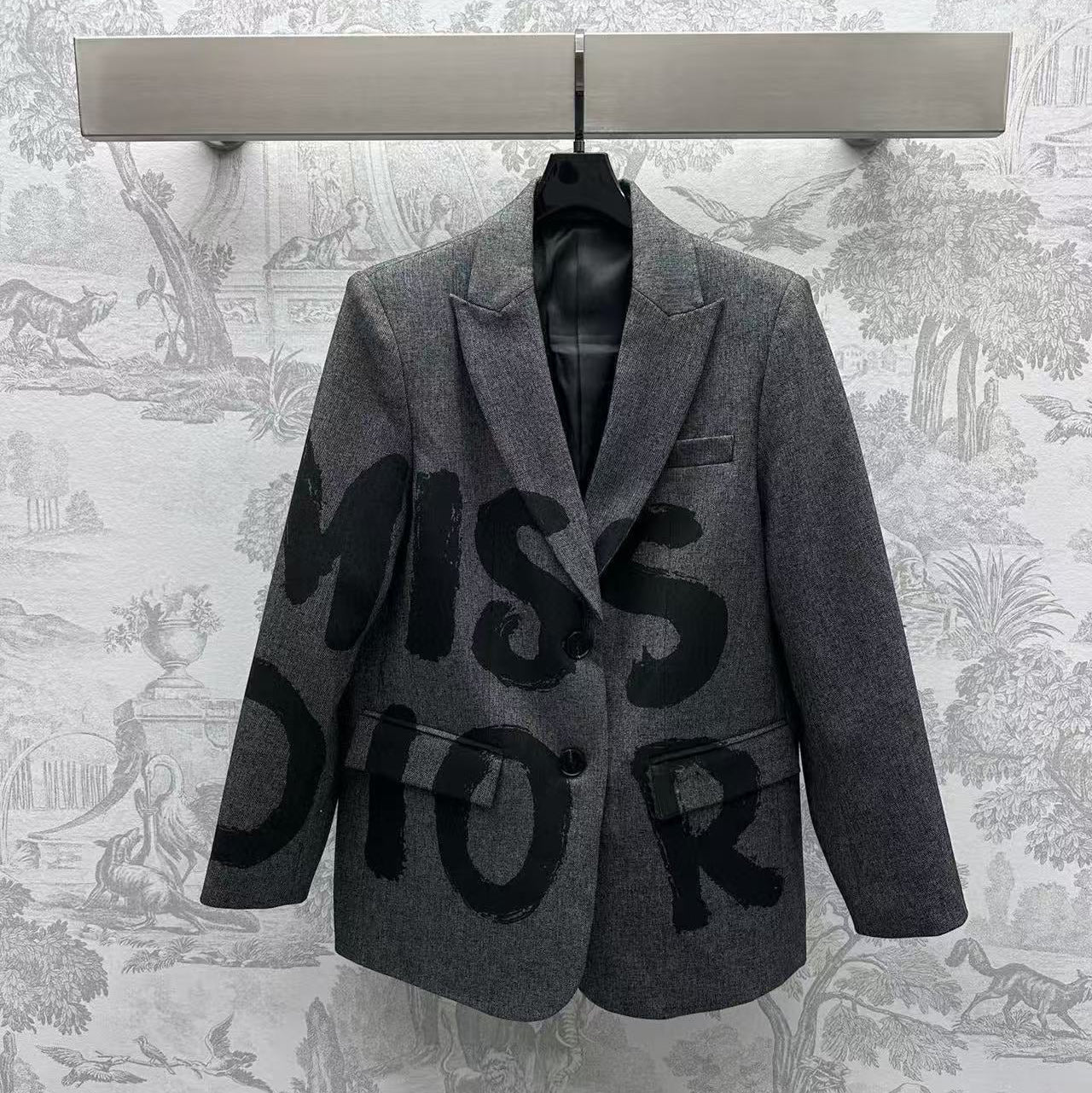DIOR
