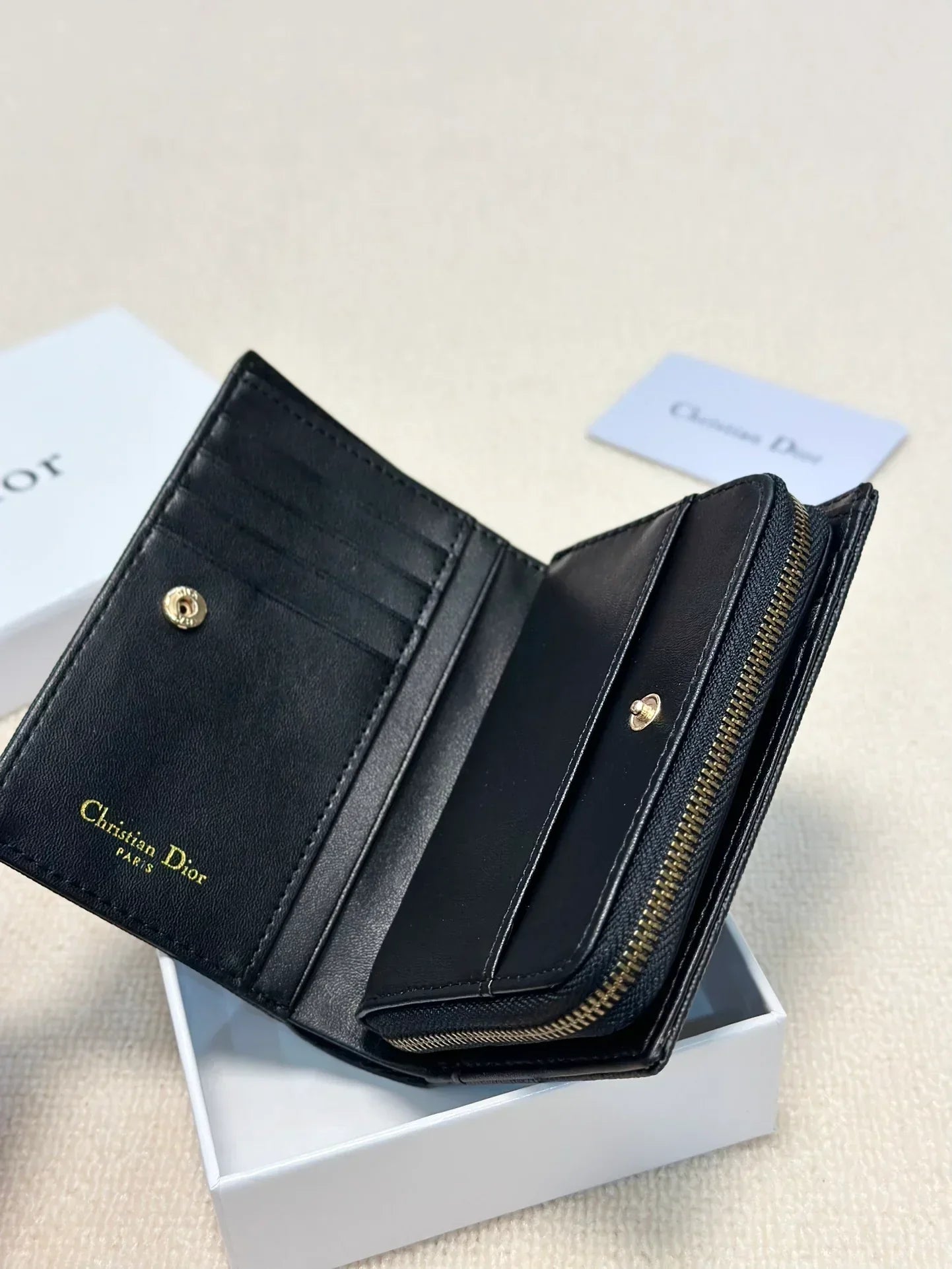 DIOR