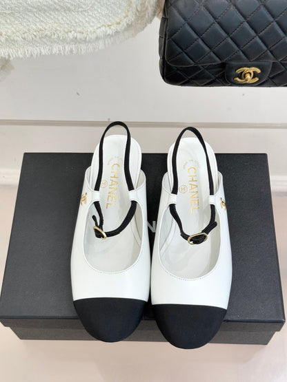 26C Two-tone Double C Flat Shoes Black White Sheeskin 557689
