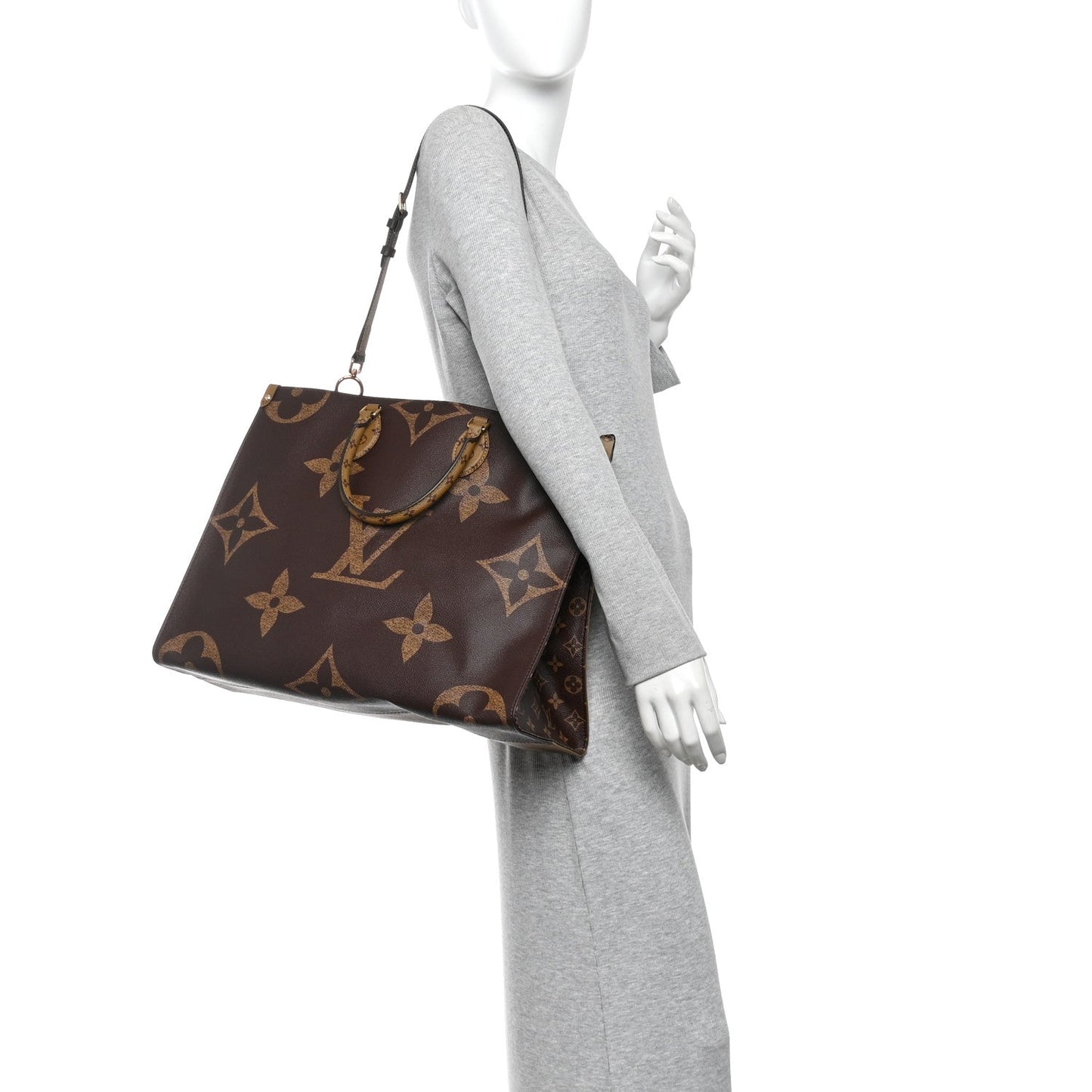 Reverse Monogram Giant Onthego Voyage