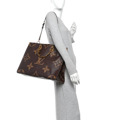 Reverse Monogram Giant Onthego Voyage