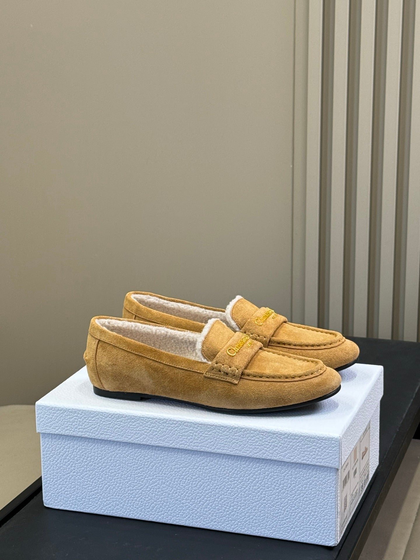 DIOR