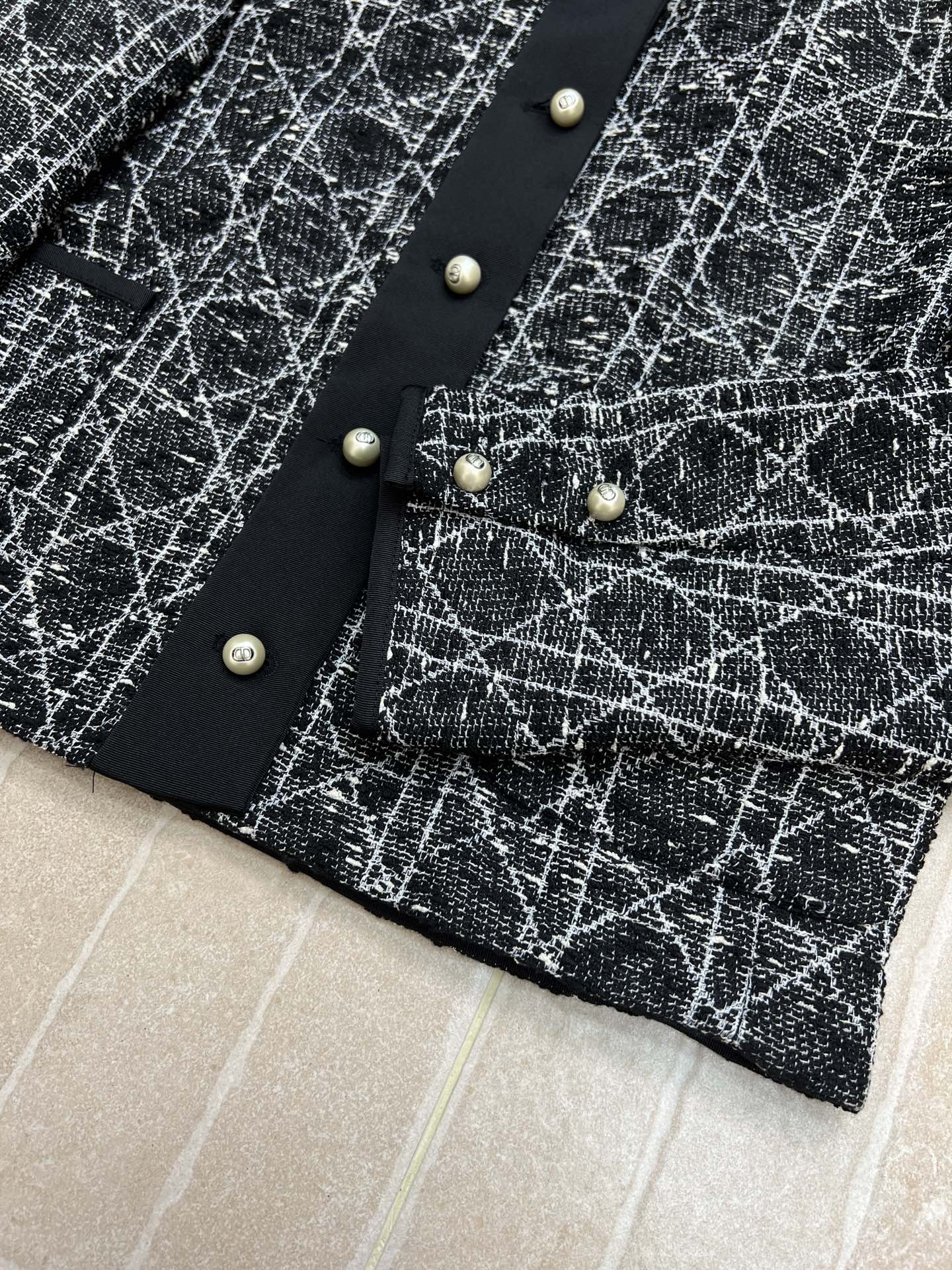 DIOR