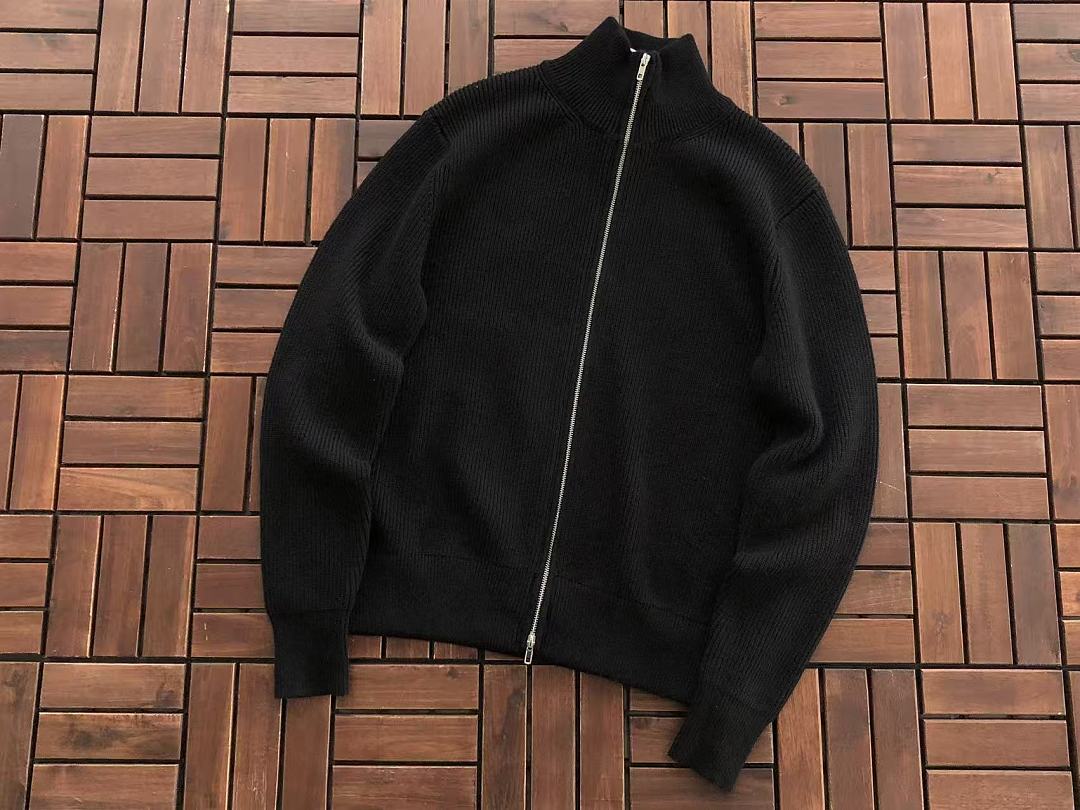 M🔥IS🔥N M🔥R🔥IE🔥A SWEATER