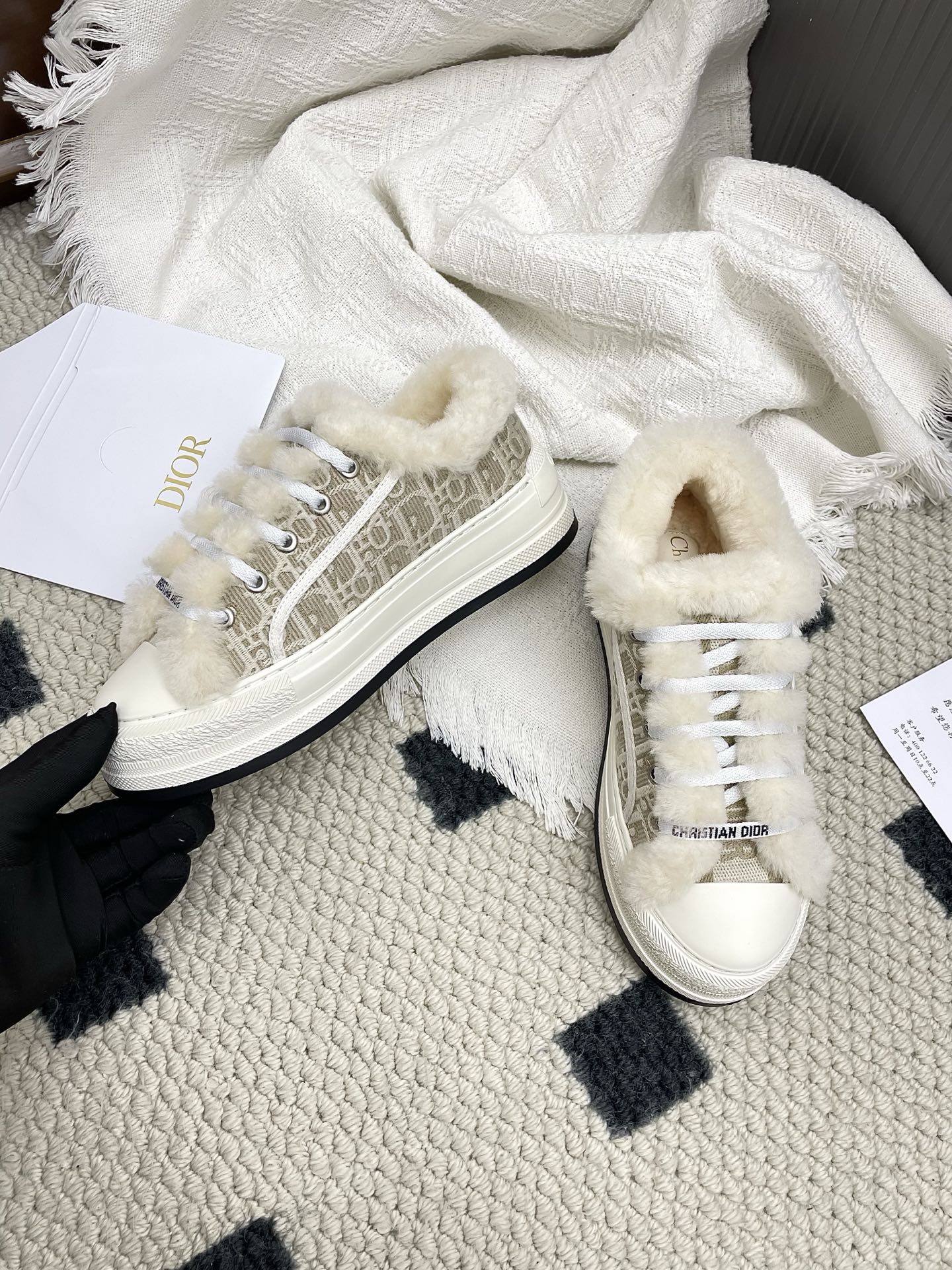 DIOR