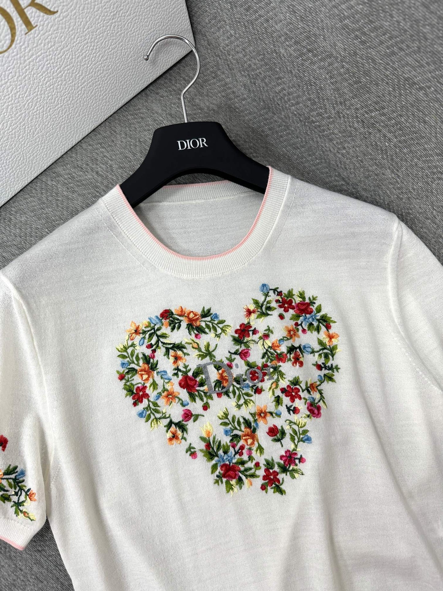 DIOR