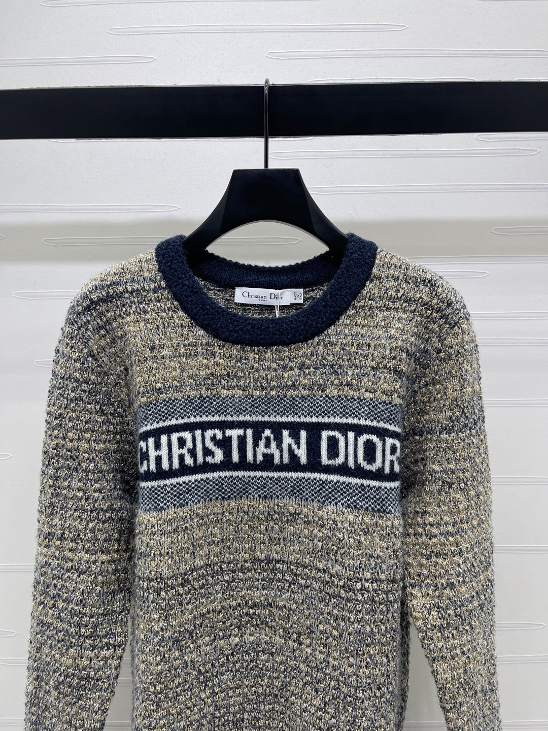DIOR