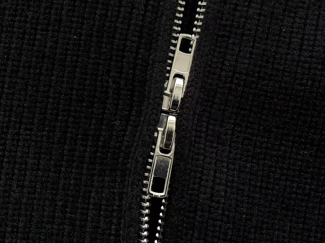 M🔥IS🔥N M🔥R🔥IE🔥A SWEATER