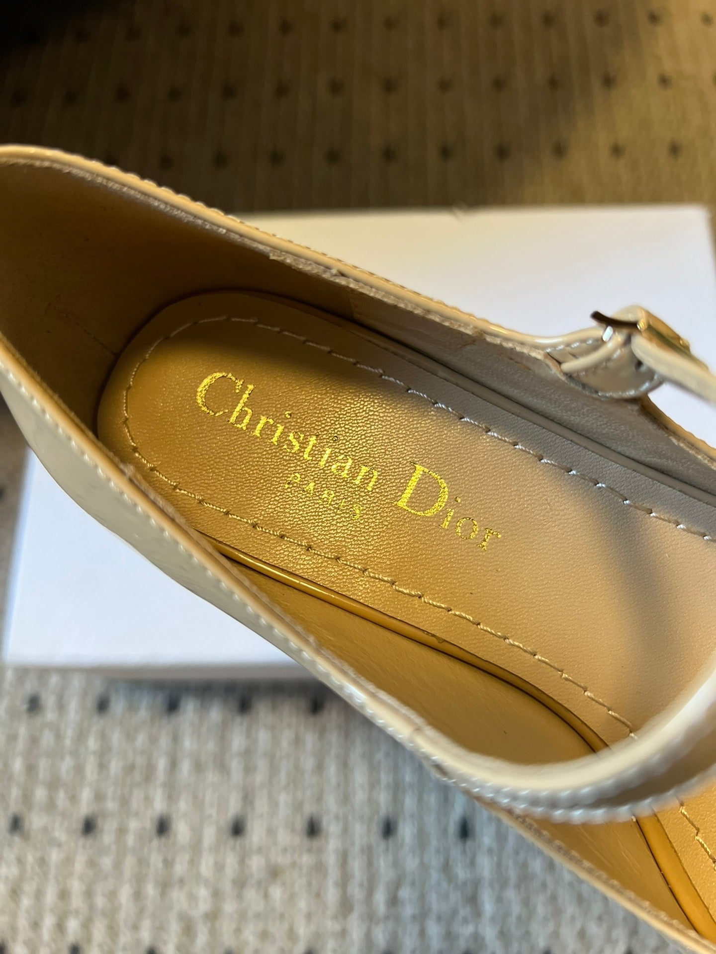 DIOR
