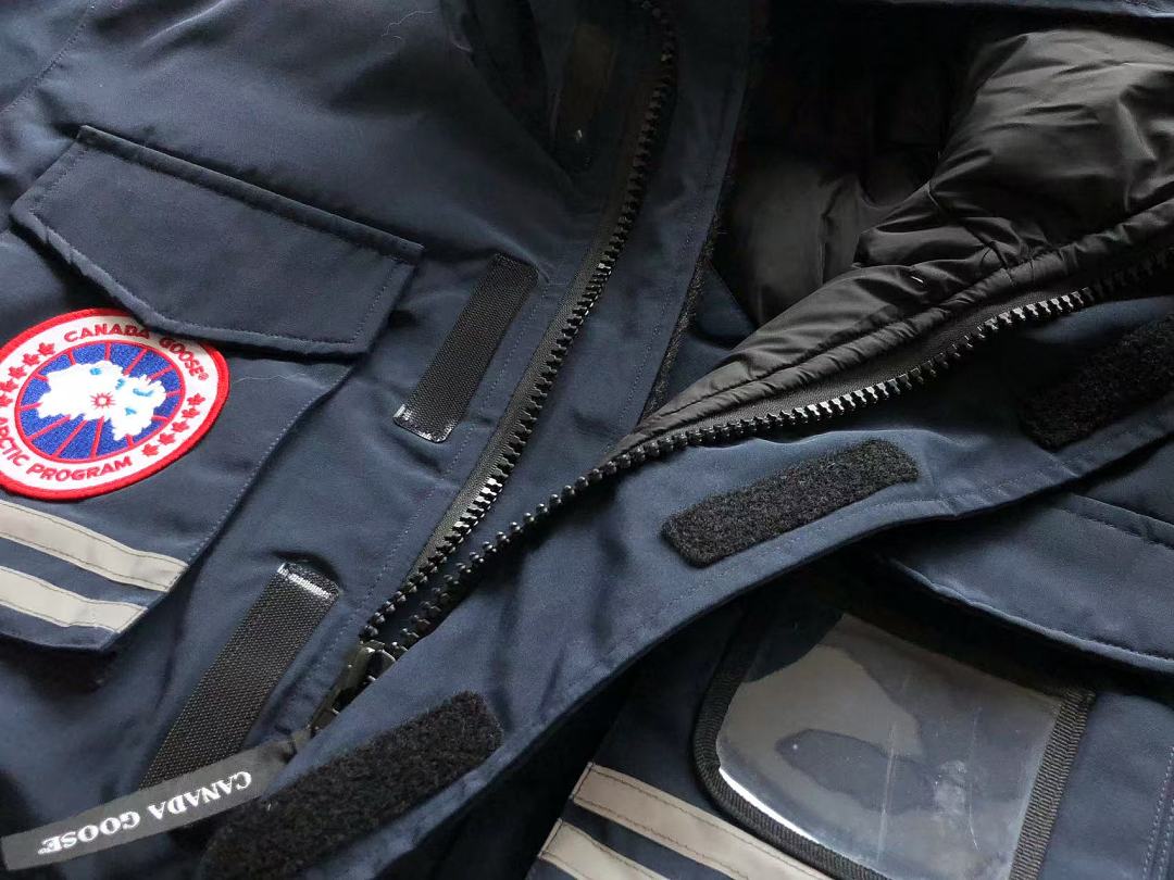C🔥N🔥🔥A G🔥🔥🔥EE DOWN JACKET