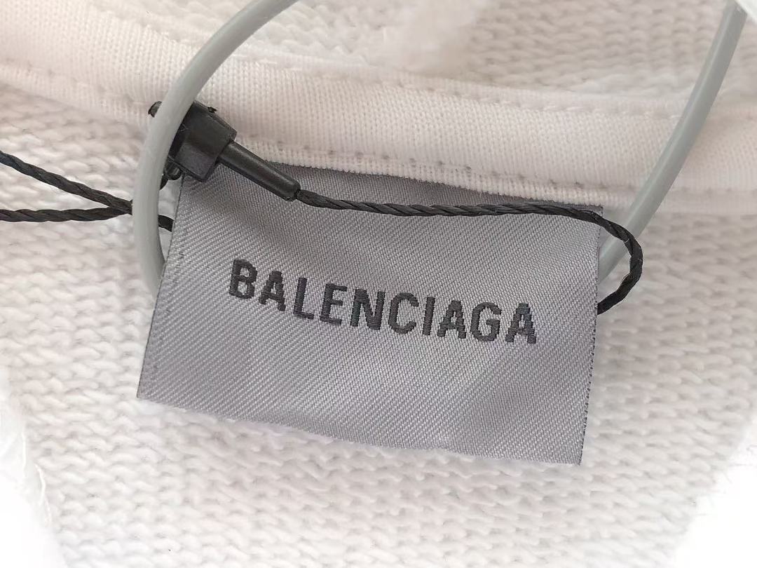 B🔥L🔥🔥🔥IA🔥A HOODIE