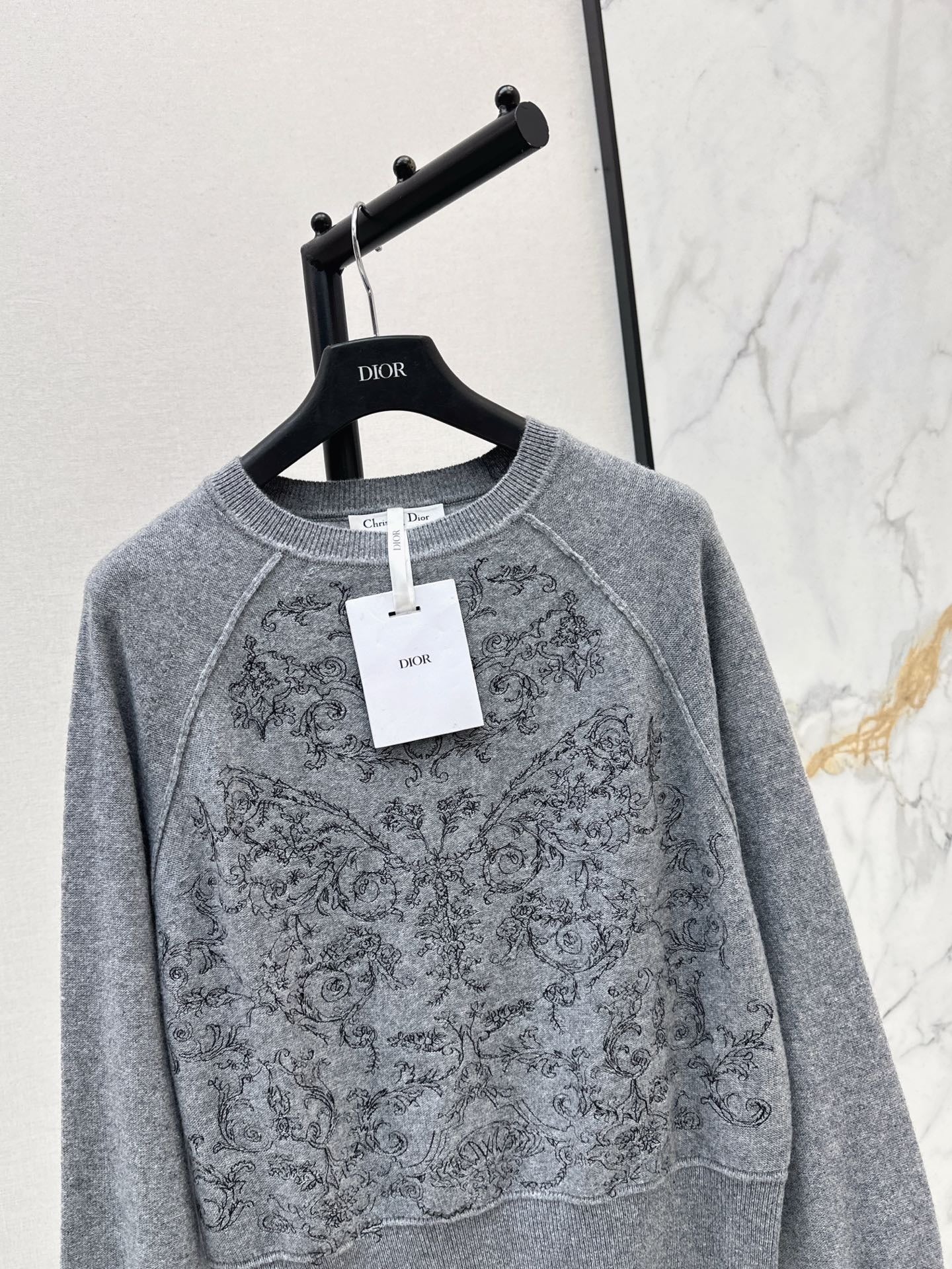 DIOR