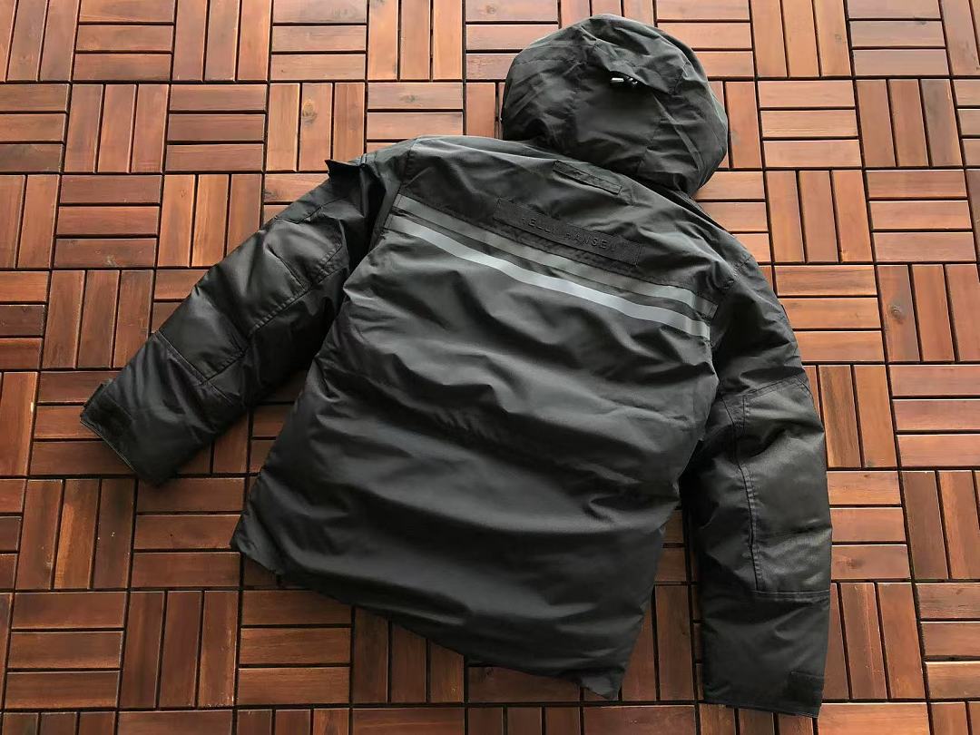 HELLY HANSEN DOWN JACKET