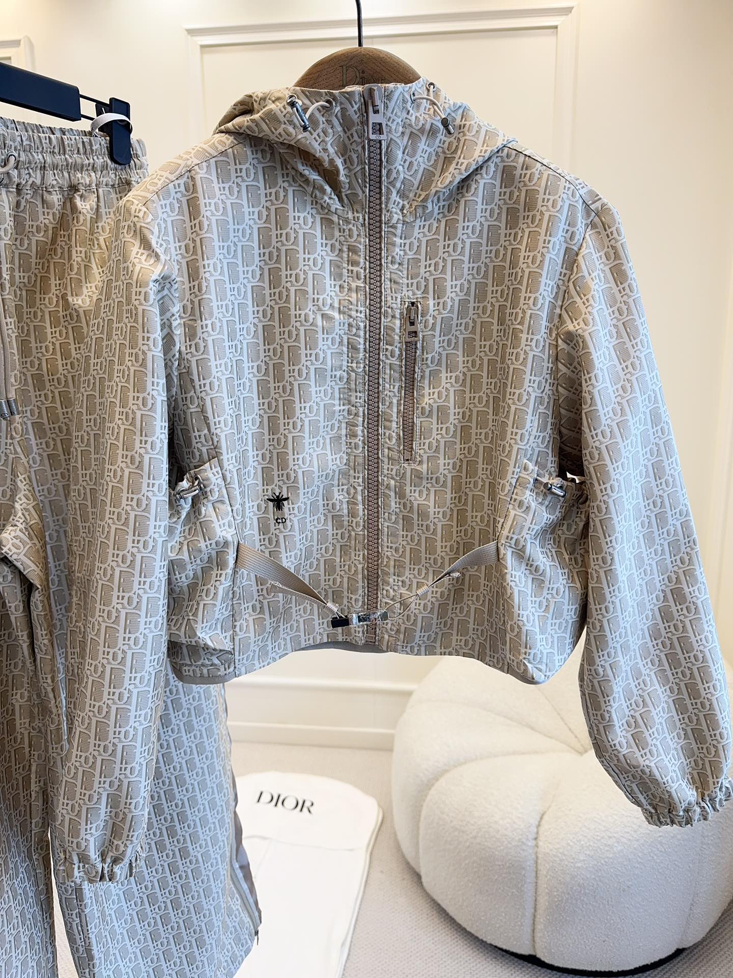 DIOR