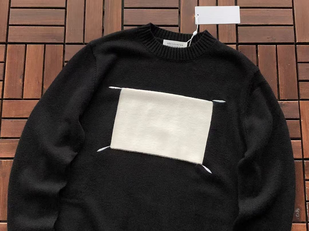 M🔥IS🔥N M🔥R🔥IE🔥A SWEATER