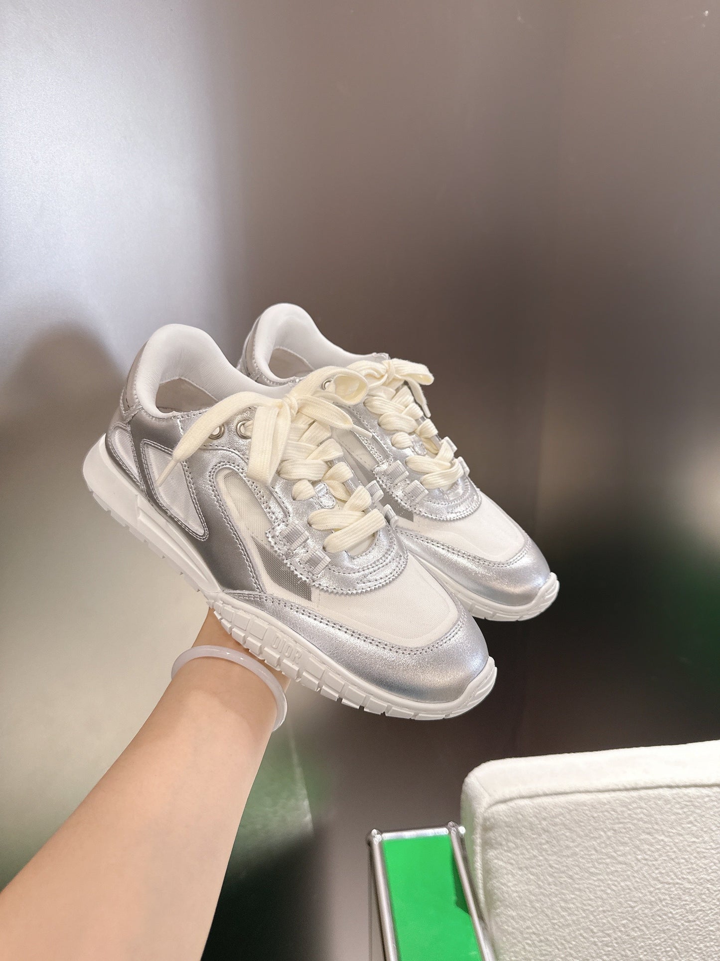 DIOR