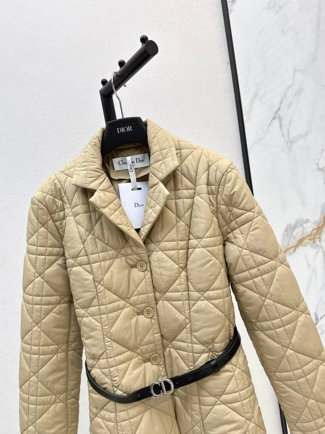 DIOR