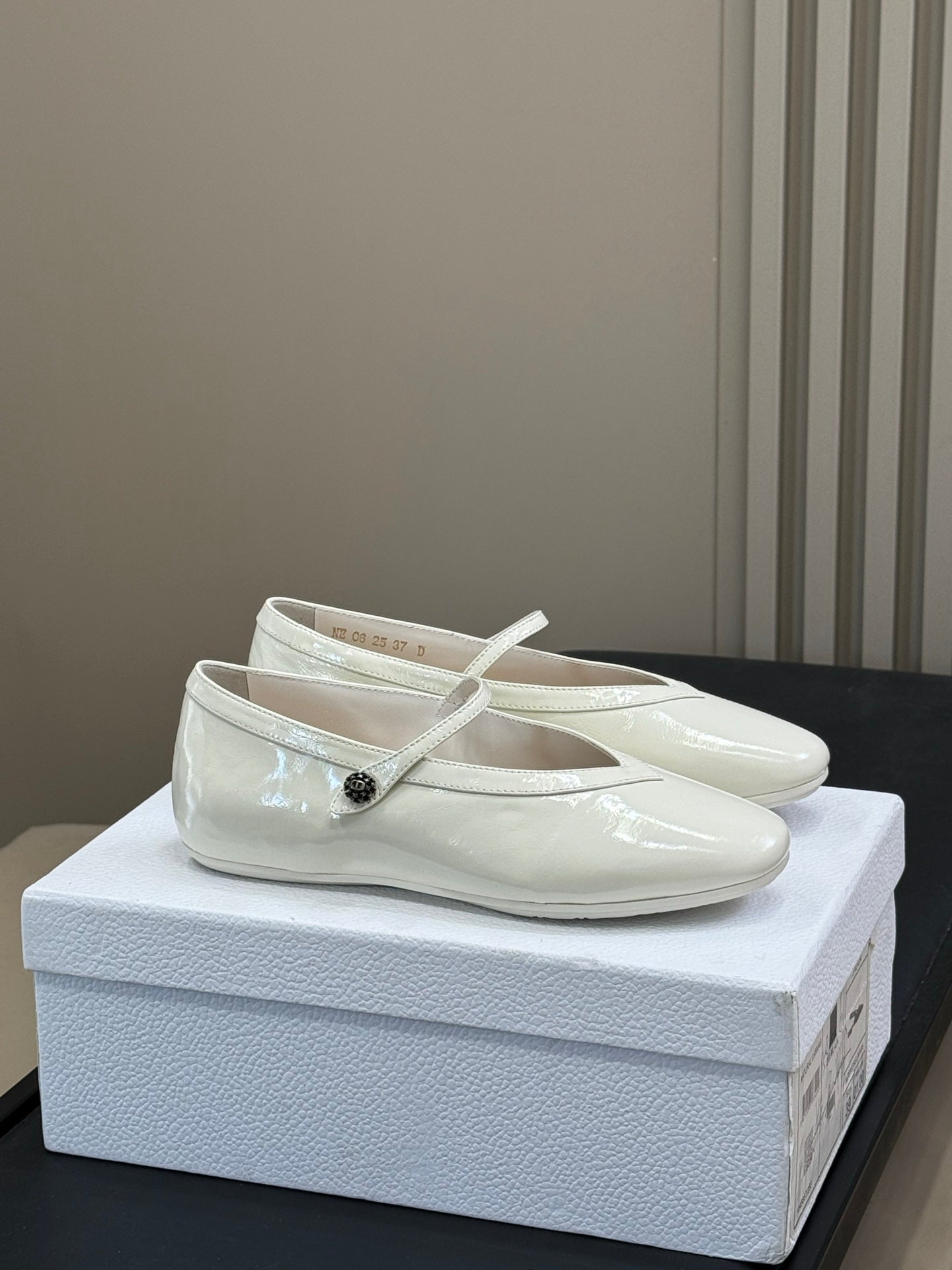 DIOR
