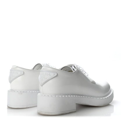 Spazzolato Calzature Donna Triangle Logo 50mm Derby Loafers 38.5 White 38.5 White