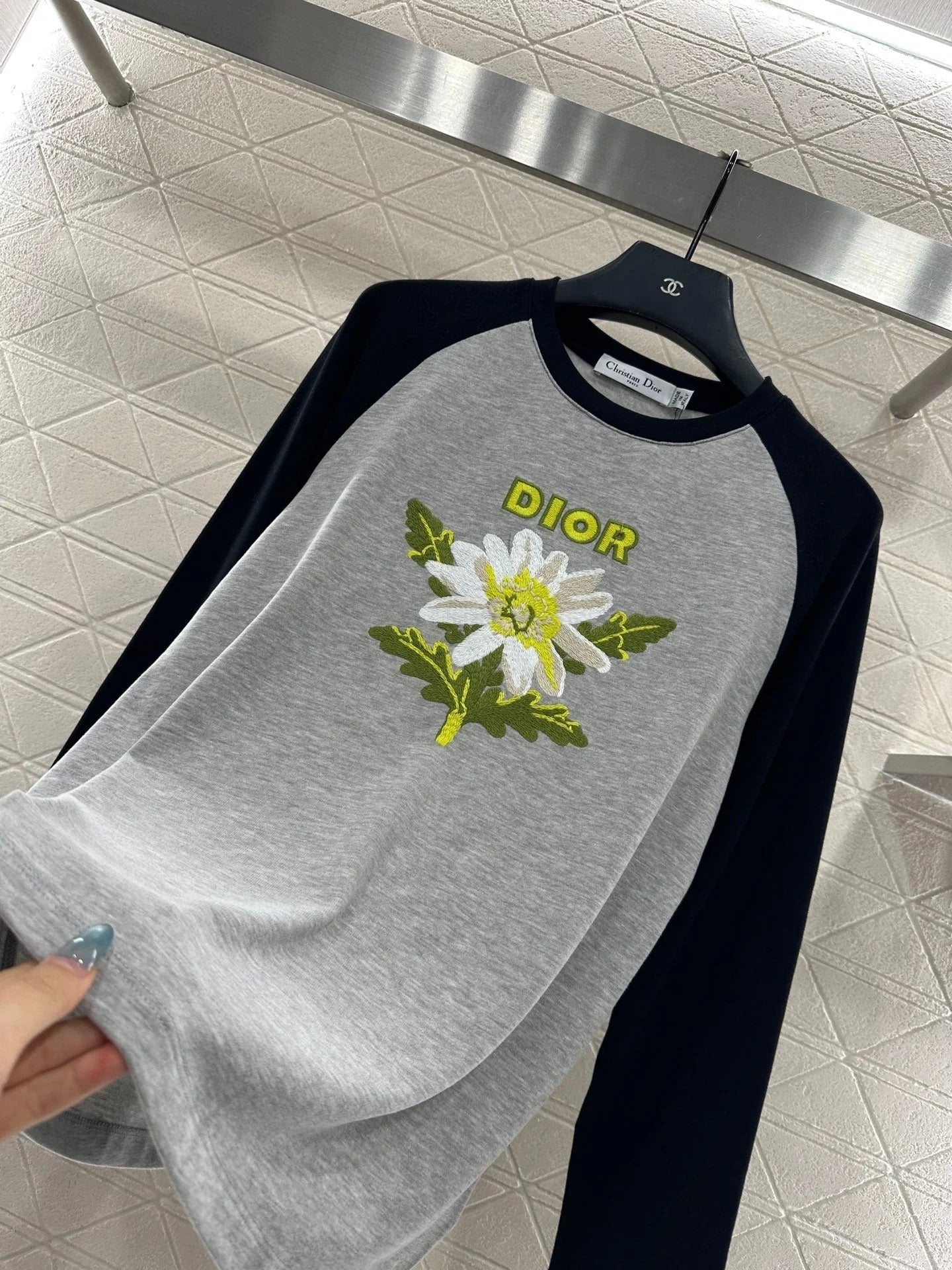 DIOR
