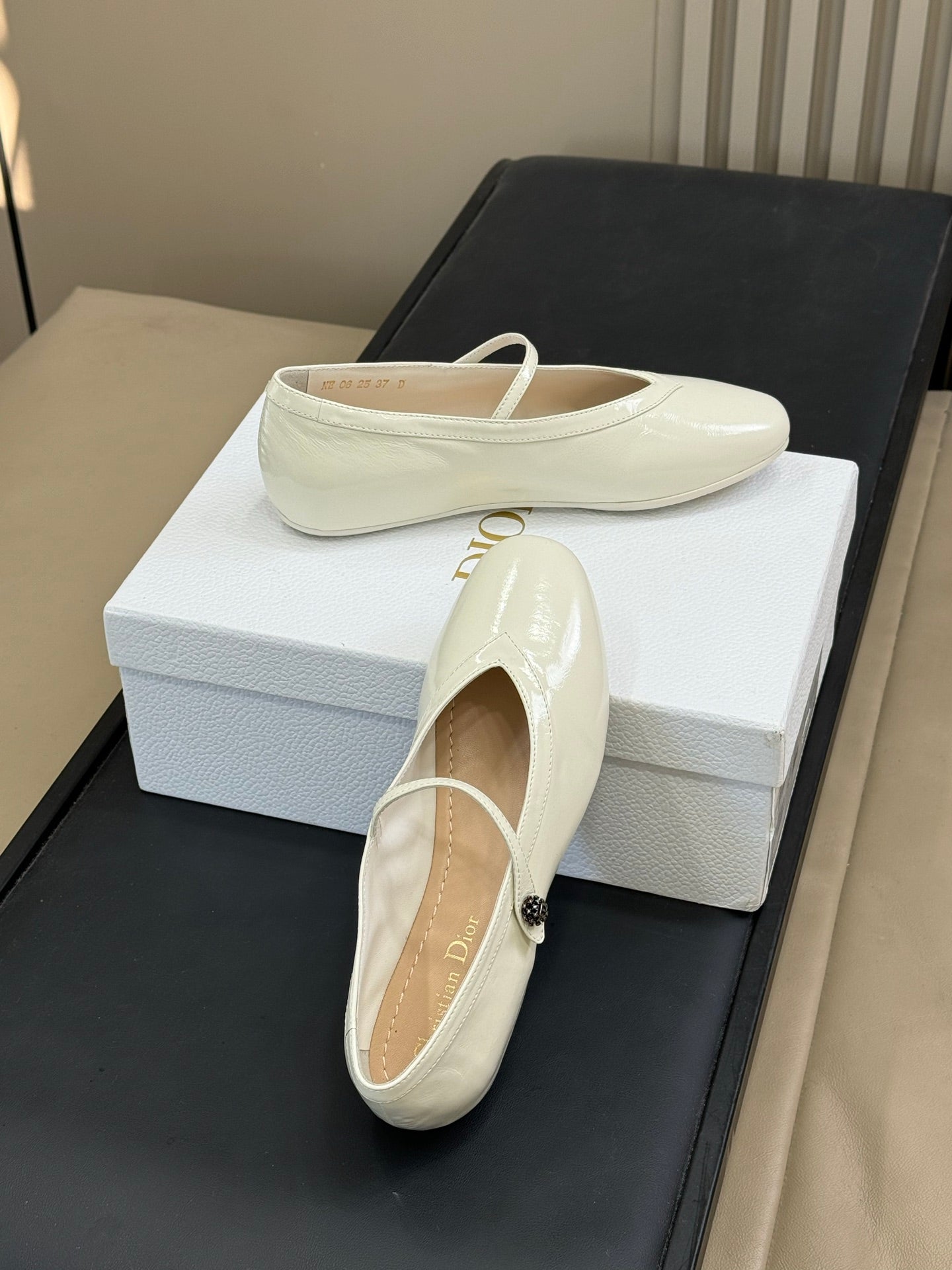 DIOR