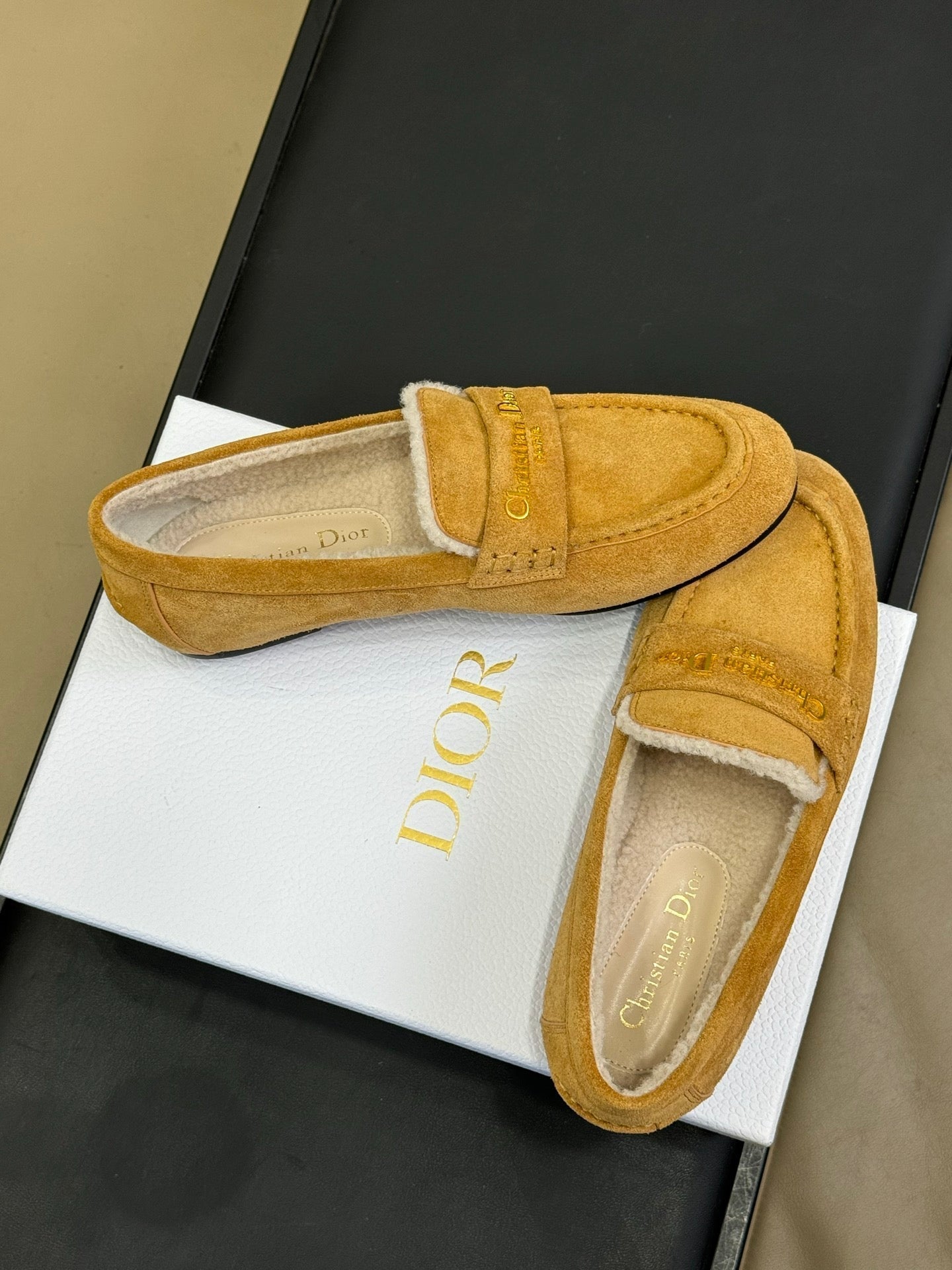 DIOR
