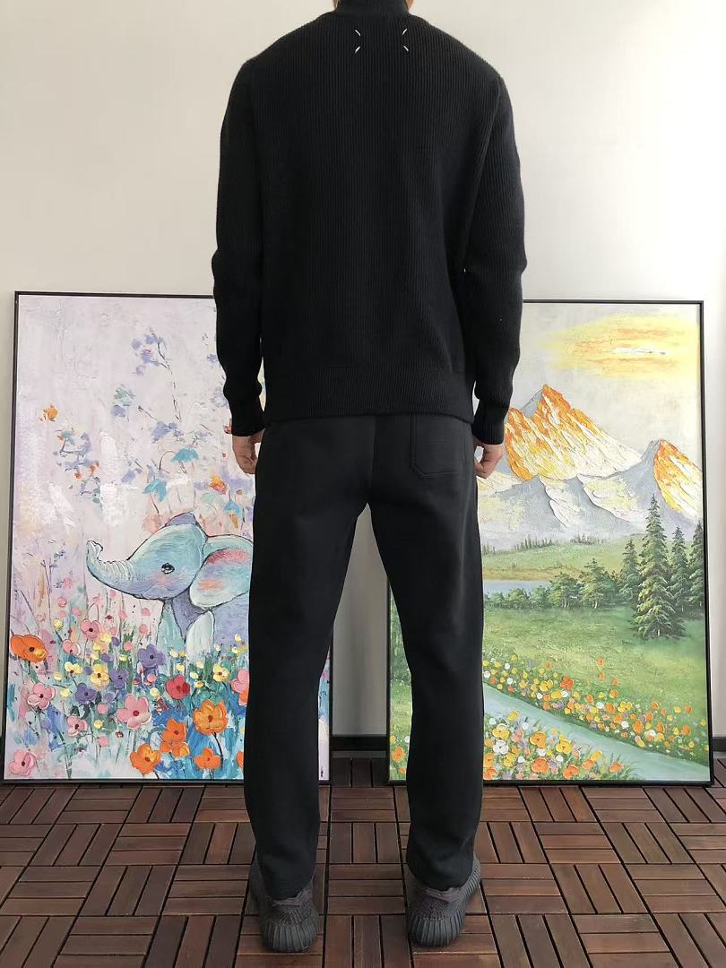 M🔥IS🔥N M🔥R🔥IE🔥A SWEATER
