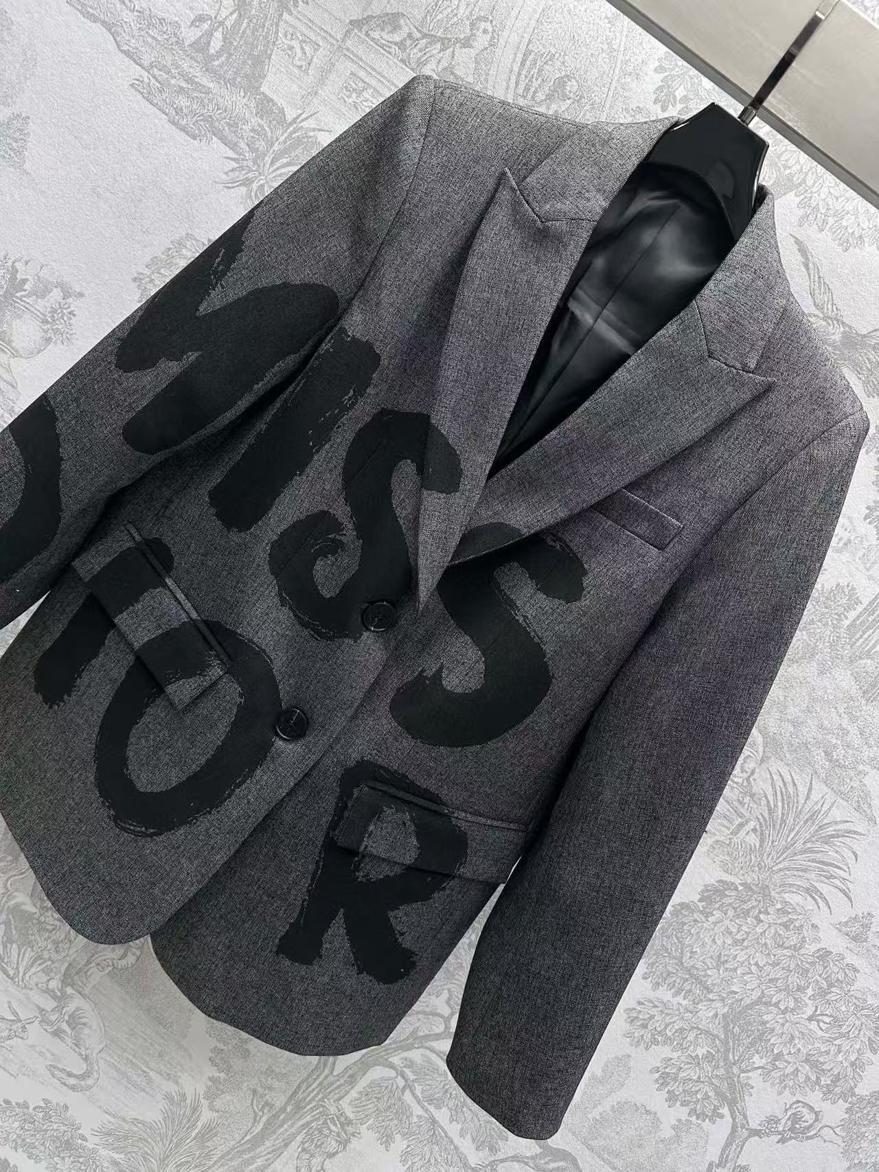 DIOR
