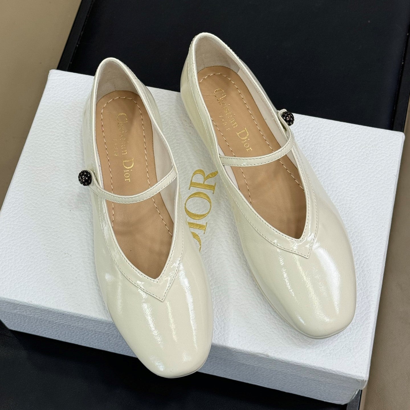 DIOR
