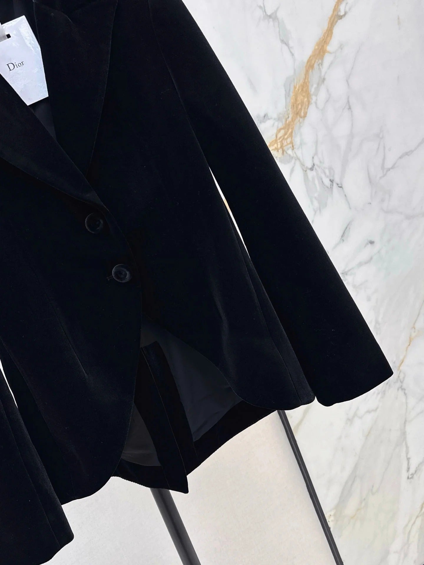 DIOR