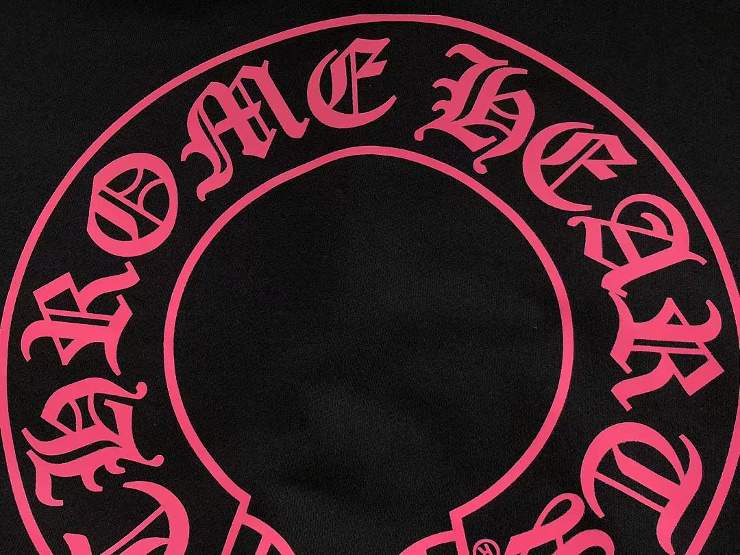 CH🔥OM🔥 HE🔥RTS HOODIE