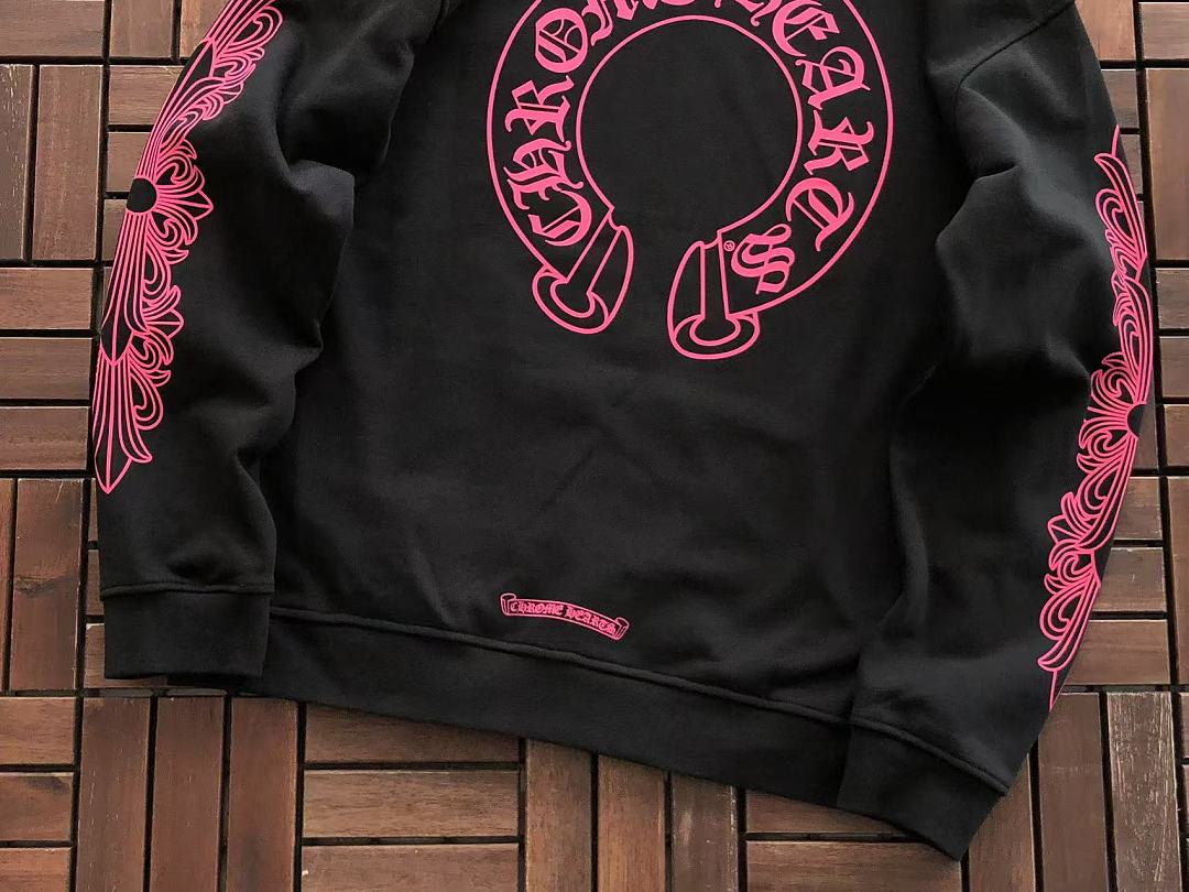 CH🔥OM🔥 HE🔥RTS HOODIE