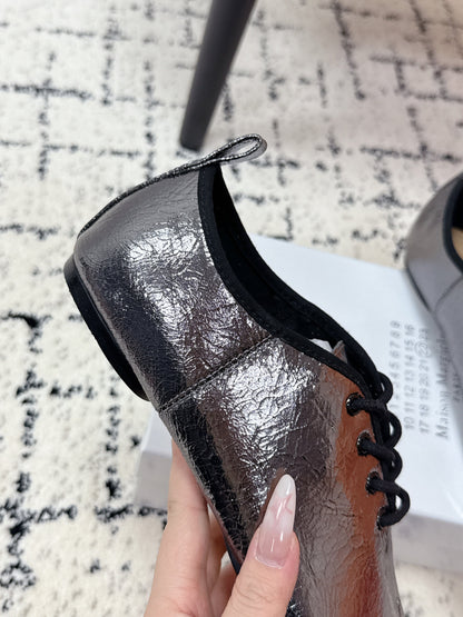 MM Tabi 6-Point Toe Lace-up Shoes Dark Grey Metalic Calfskin 558424