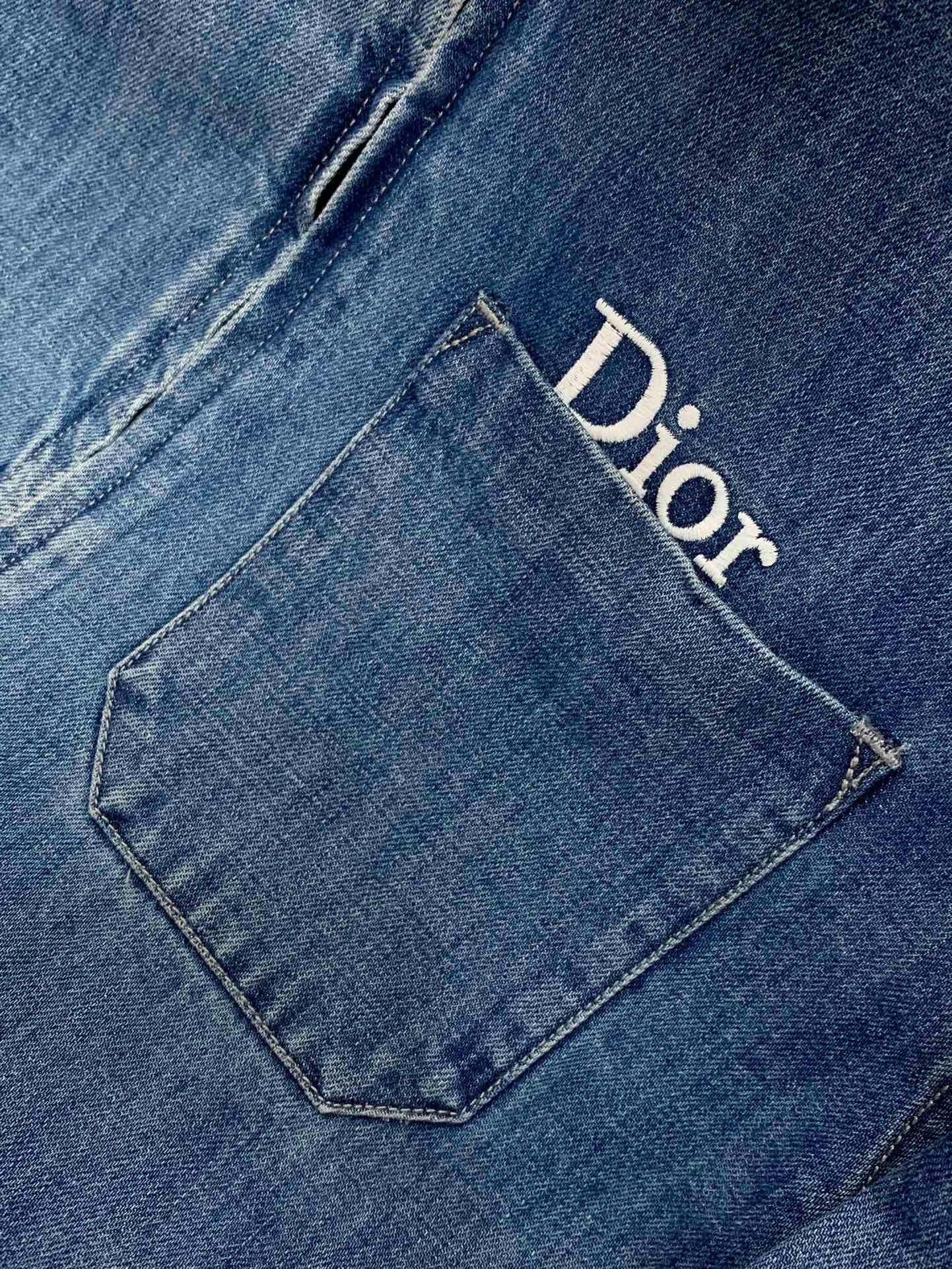 DIOR