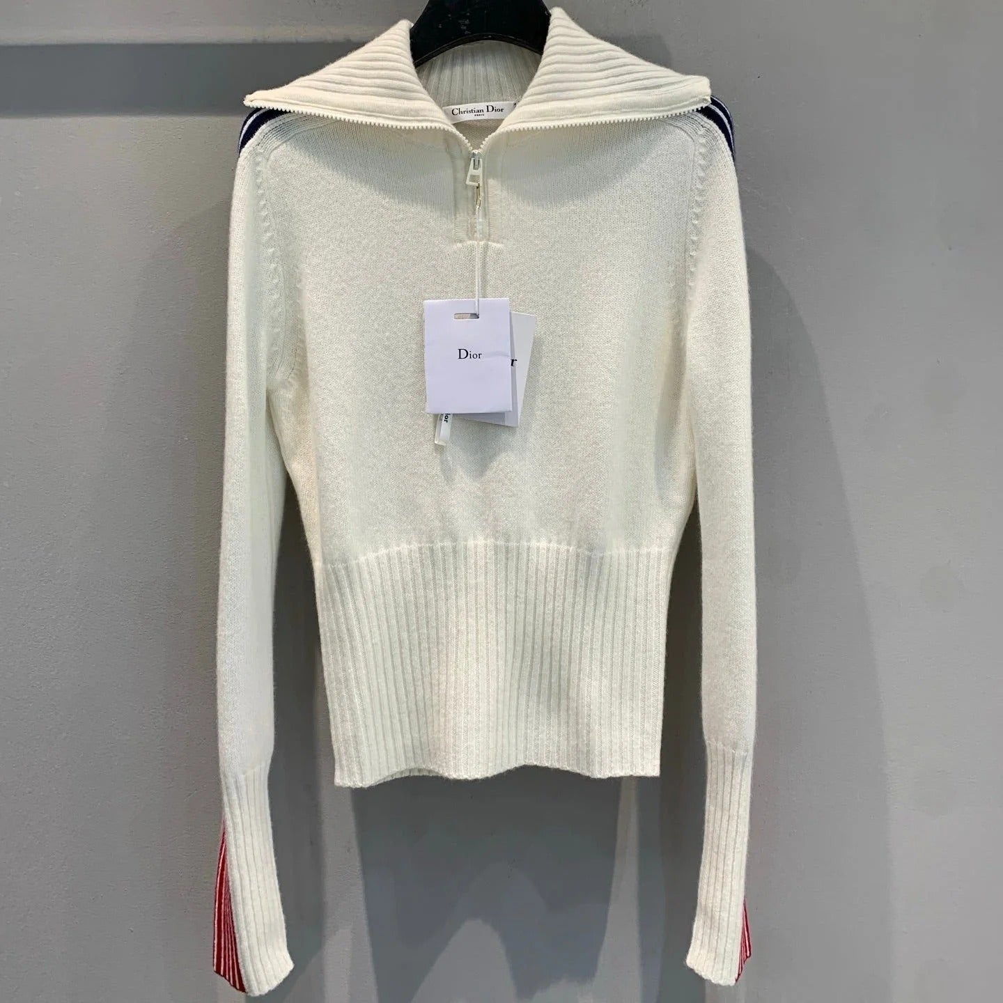 DIOR