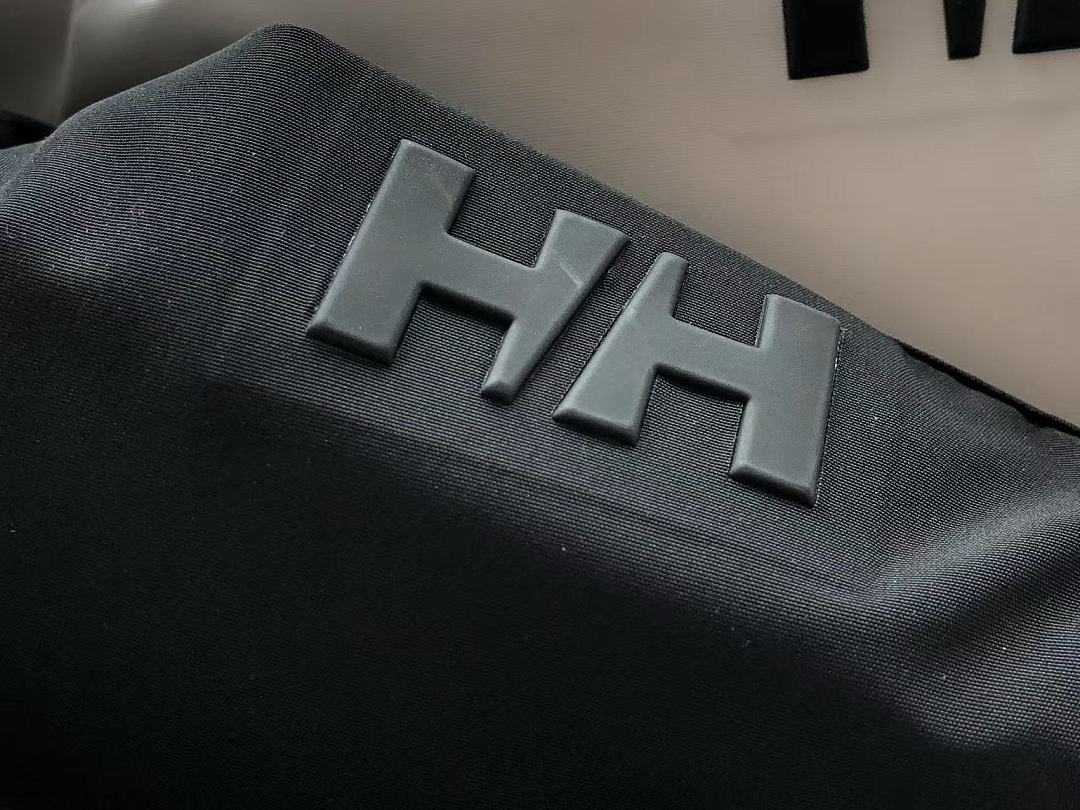 HELLY HANSEN DOWN JACKET