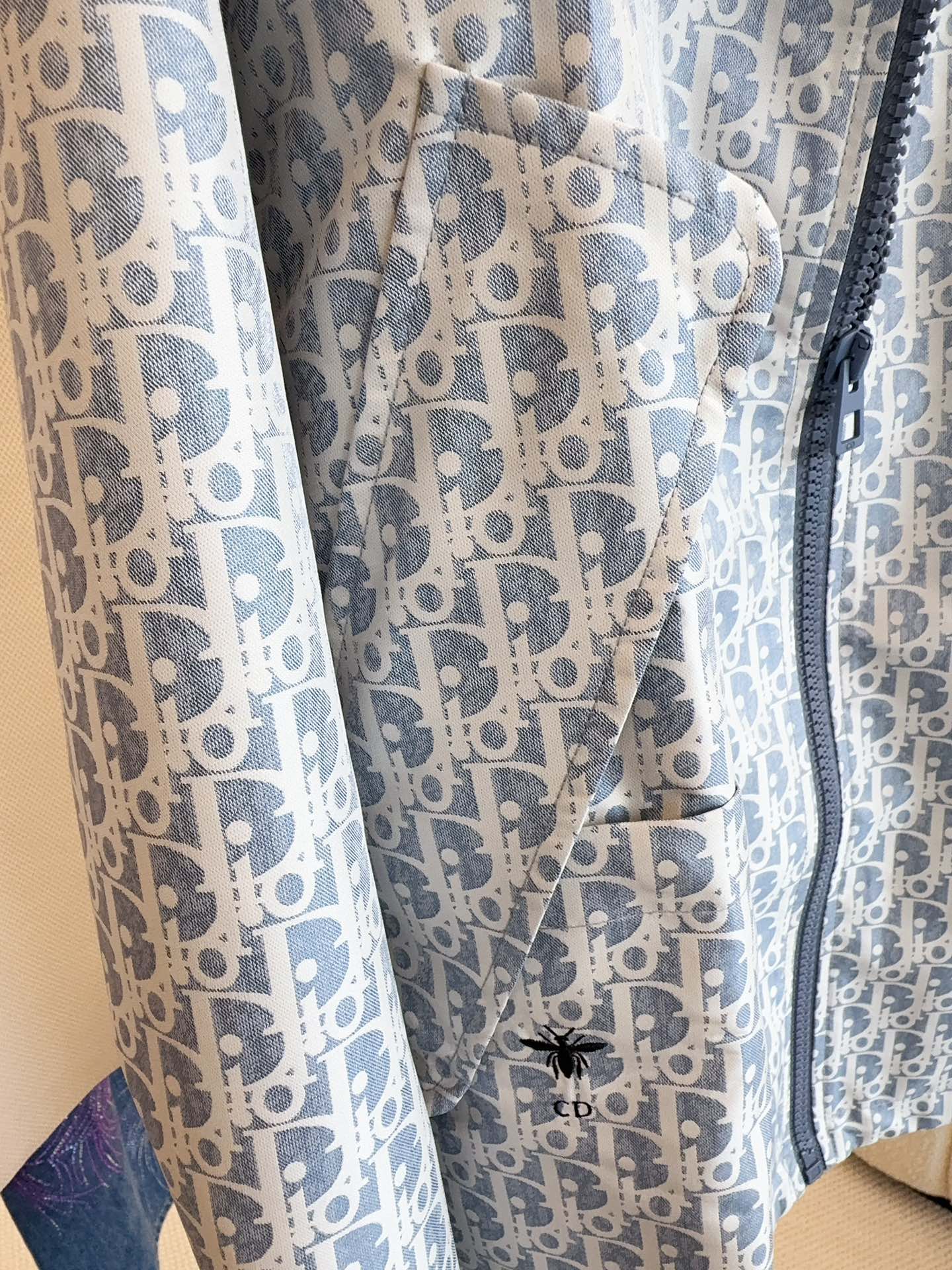 DIOR