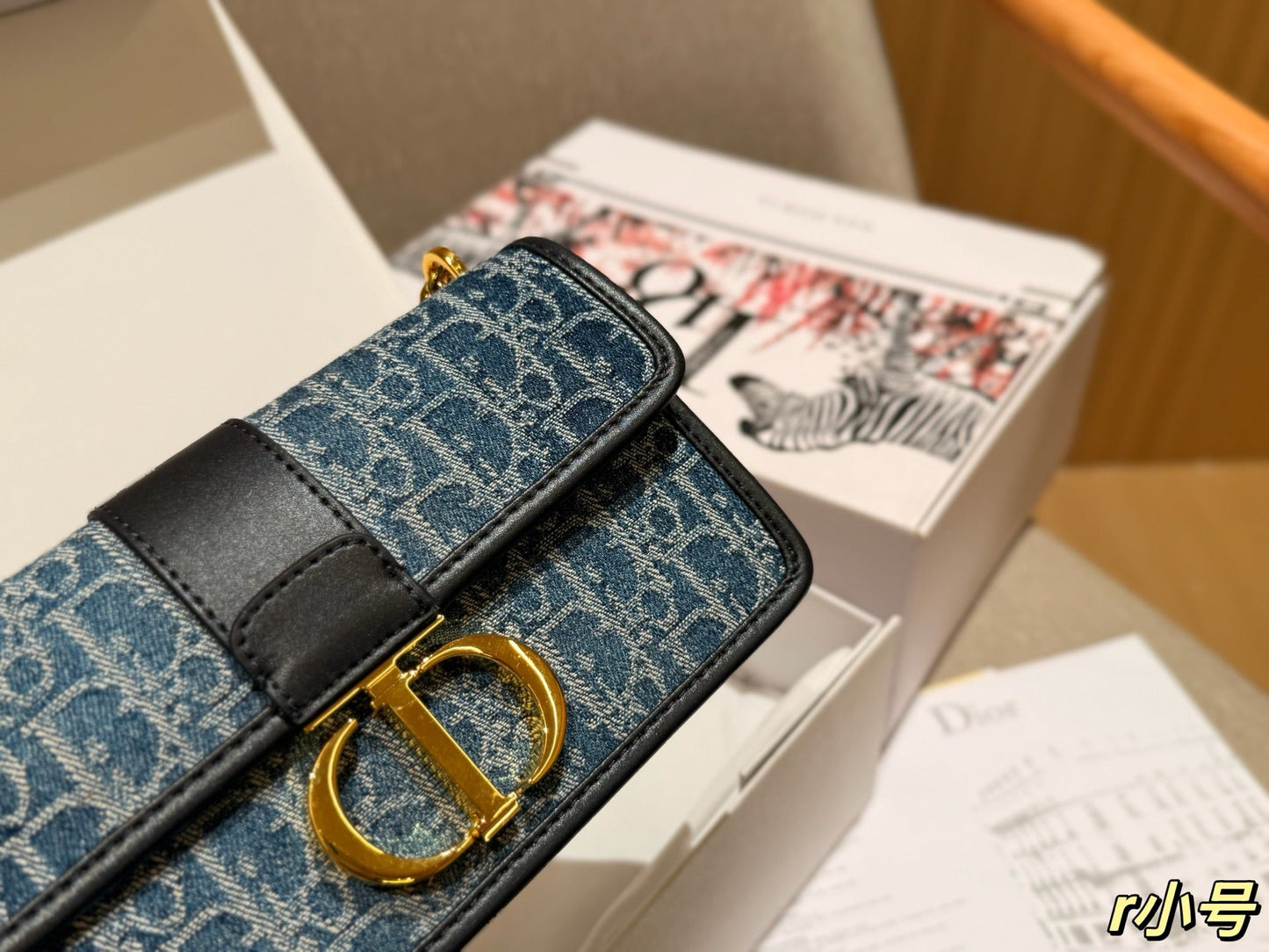 DIOR