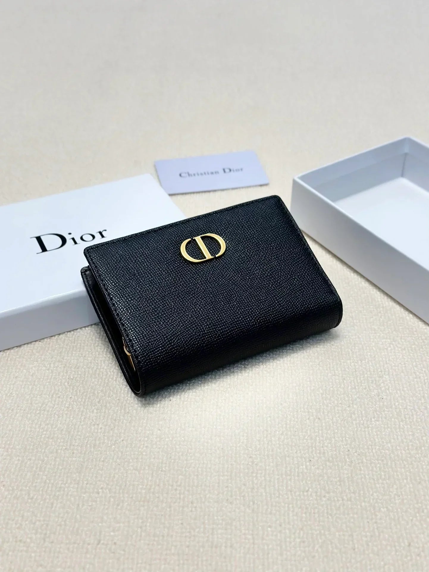 DIOR