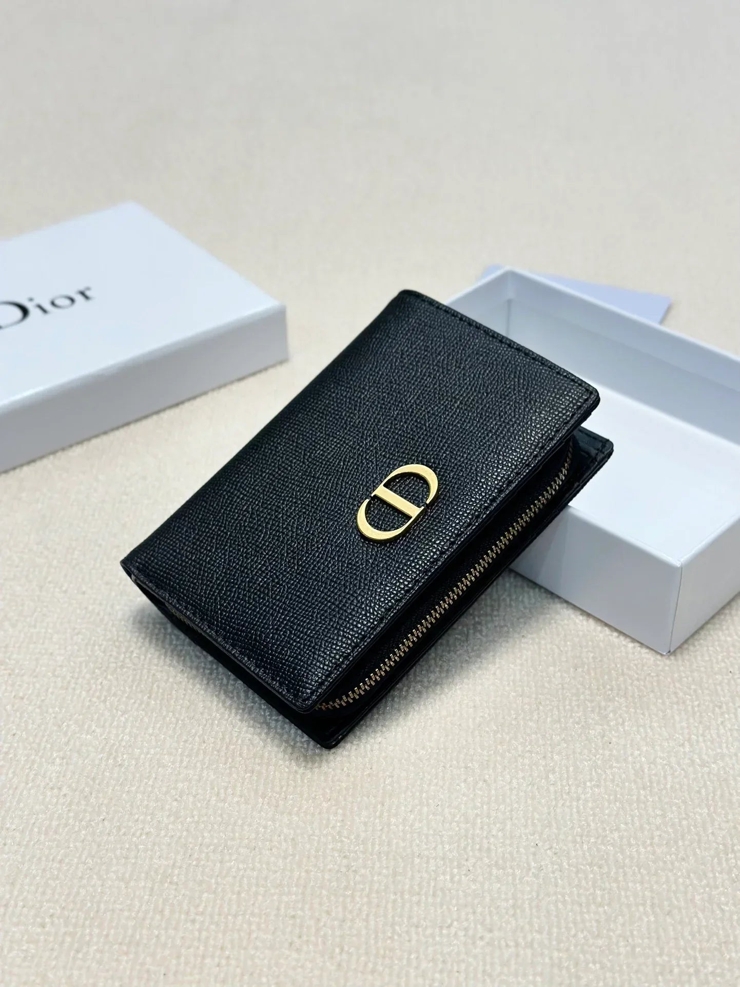 DIOR