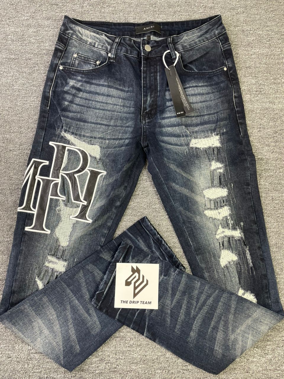 Jeans Amr con toppa logo nera