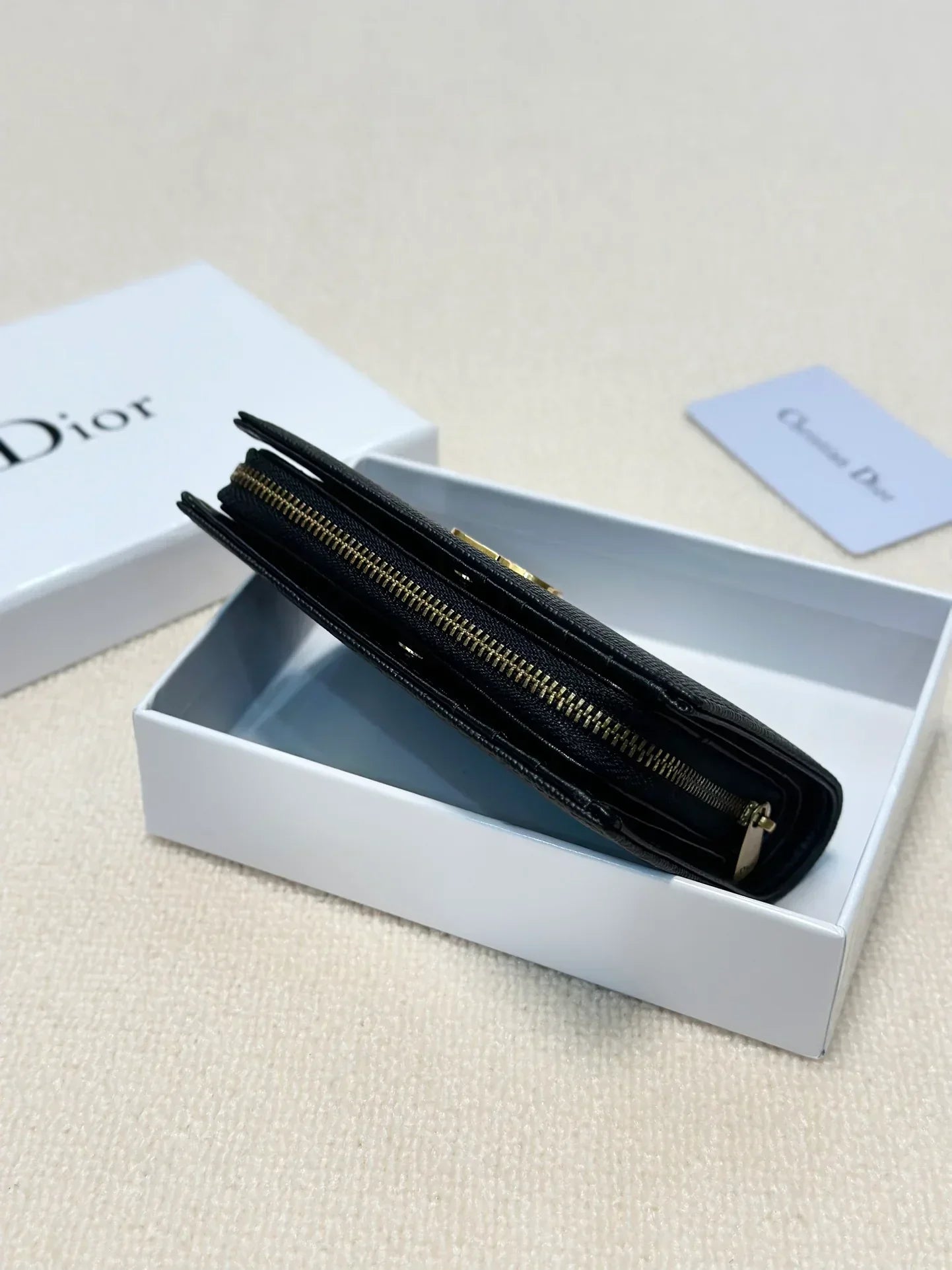 DIOR