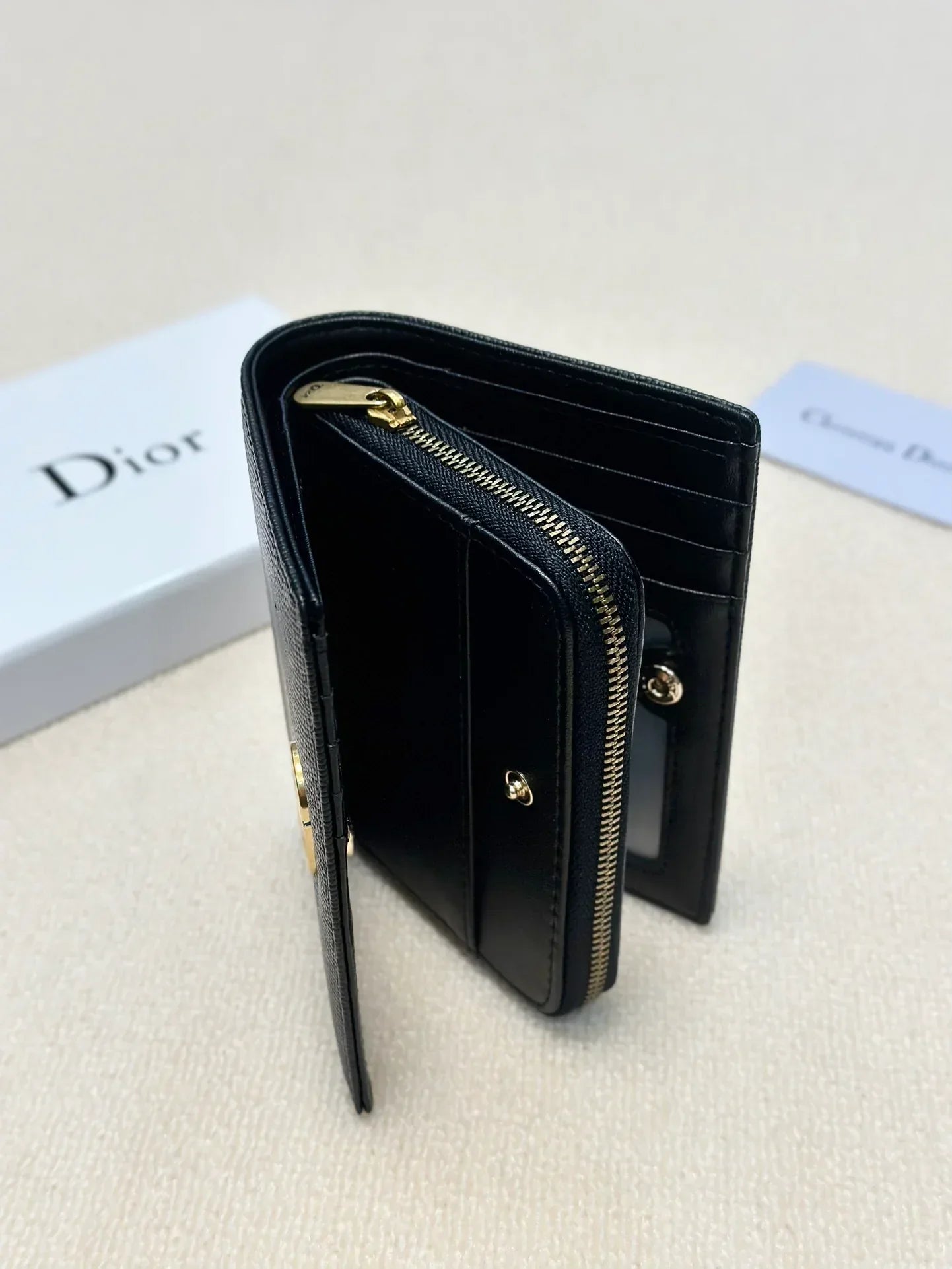 DIOR