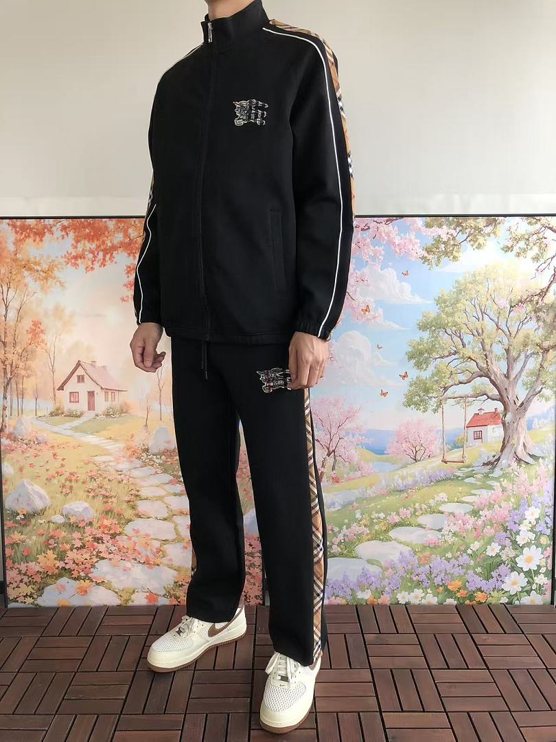 TOP￥~215 PANTS ￥~185 B🔥RB🔥RRY SWEATER TROUSERS
