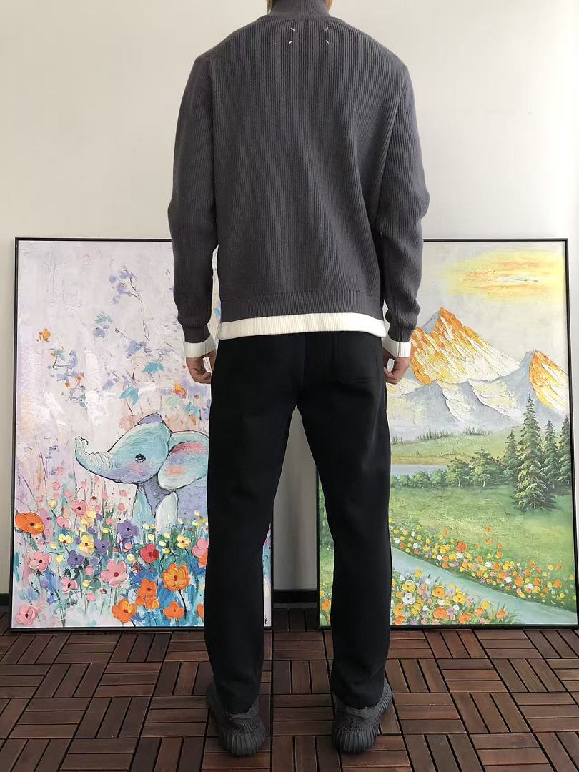 M🔥IS🔥N M🔥R🔥IE🔥A SWEATER