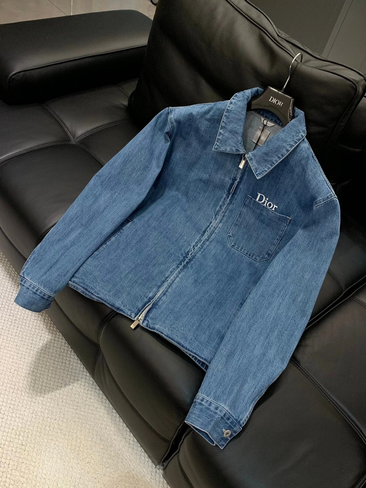 DIOR