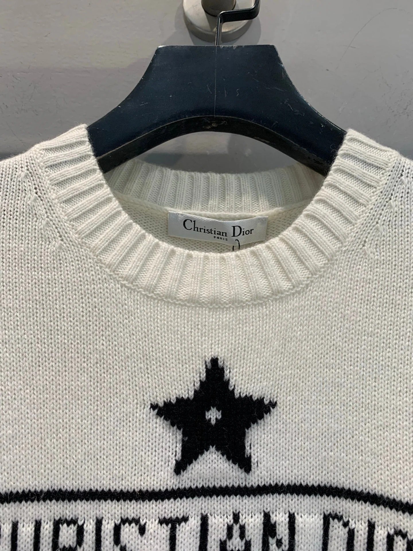 DIOR