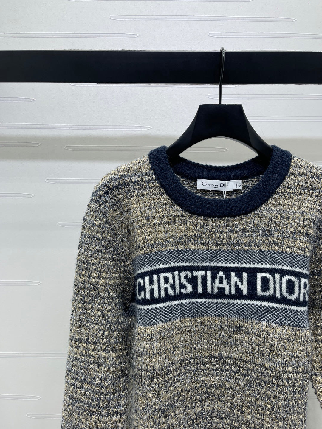 DIOR