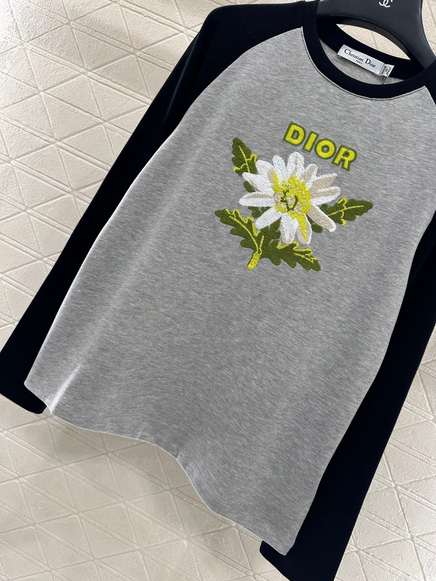 DIOR